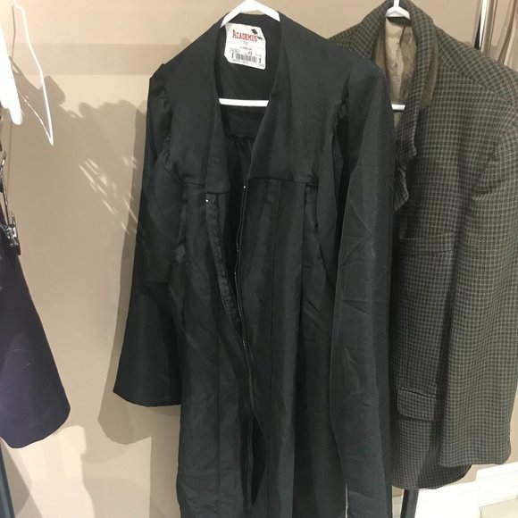 Black graduation gown, bachelor front zip - Picture 1 of 2
